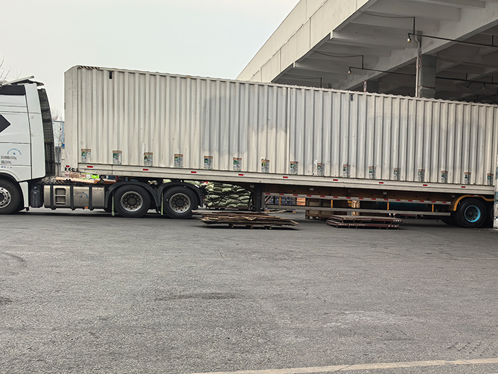 库尔勒整车物流13米高栏货车